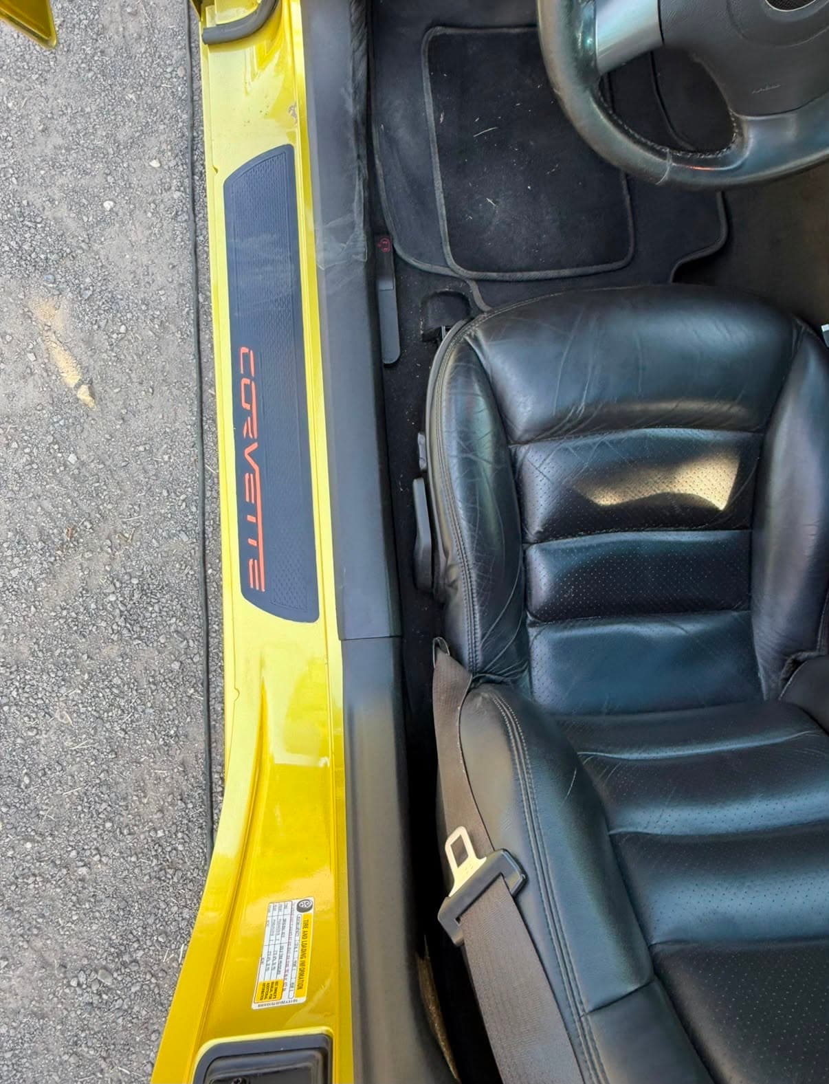 Corvette C6 - Řidičský prostor – před detailingem