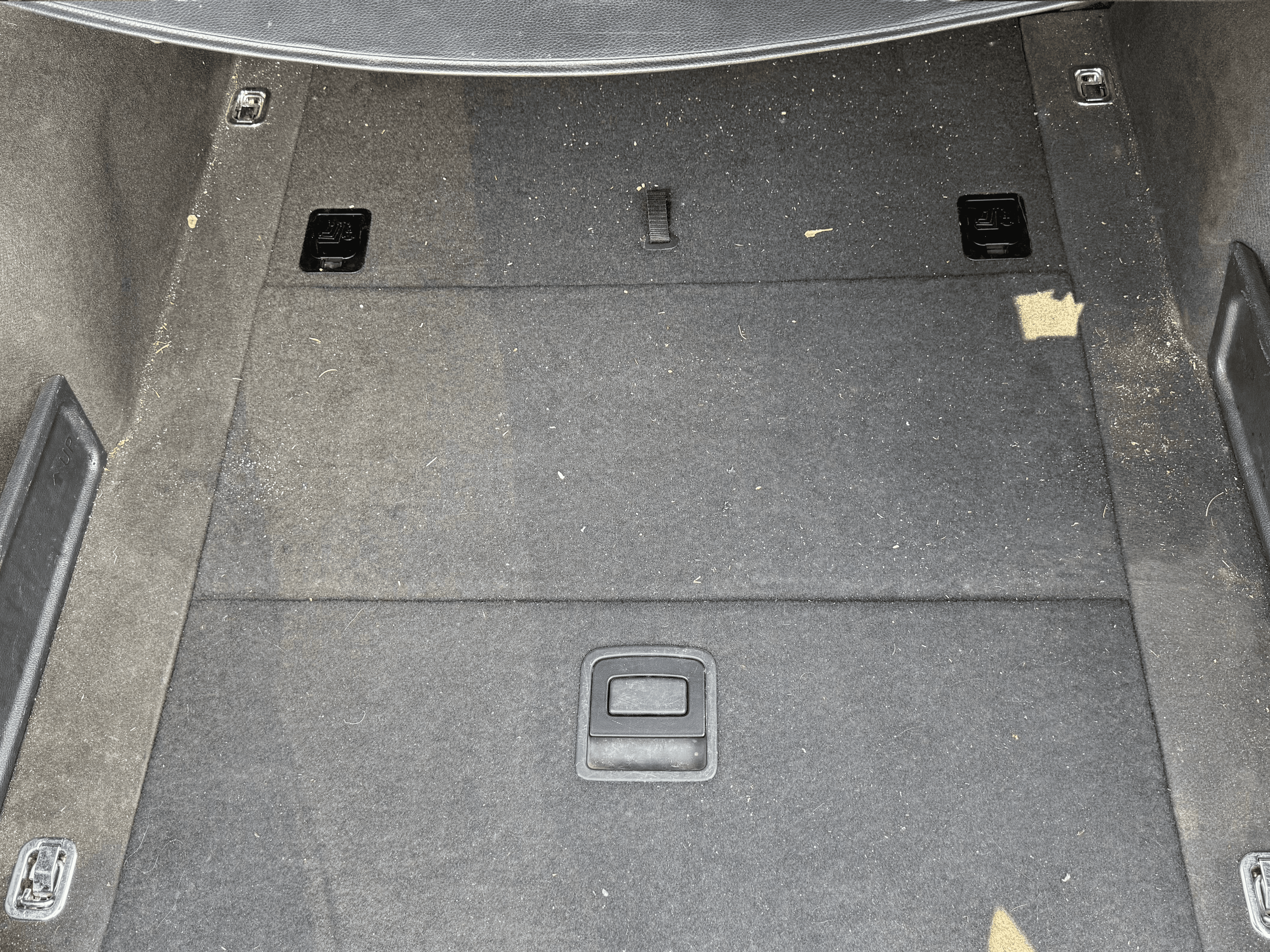 Hyundai i40 - Kufr – před detailingem