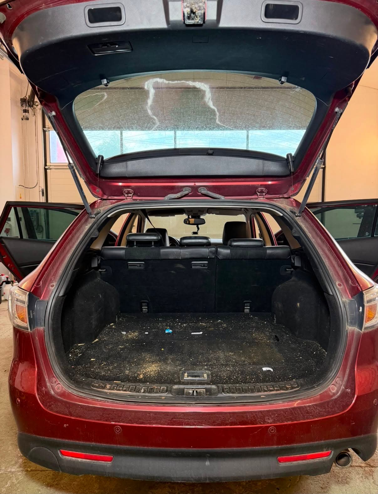 Mazda 6 - Kufr – před detailingem